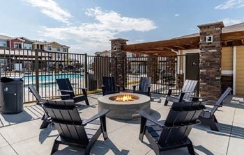 Outdoor fire pit